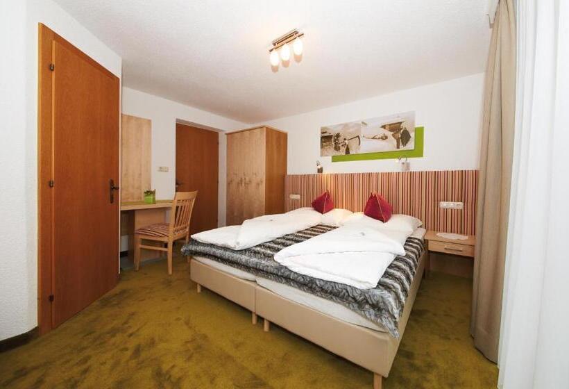Quarto Triplo Estandar, Pension Pitze