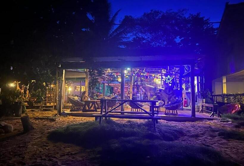 Номер Стандарт с Балконом, Easy Tiger Garden Bungalows   By Beach House Cambodia