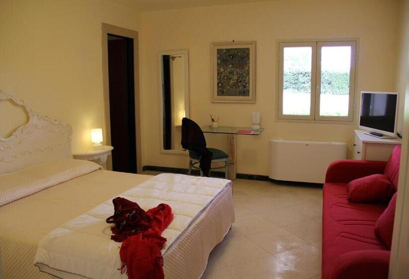 חדר סטנדרט לשלושה עם נוף לגינה, Sicilia Bedda B&b