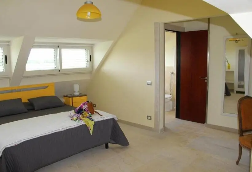 Standard Neljän Hengen Huone Puutarhanäkymä, Sicilia Bedda B&b