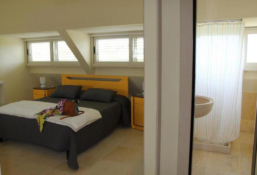 חדר לארבעה סטנדרטי עם נוף לגינה, Sicilia Bedda B&b