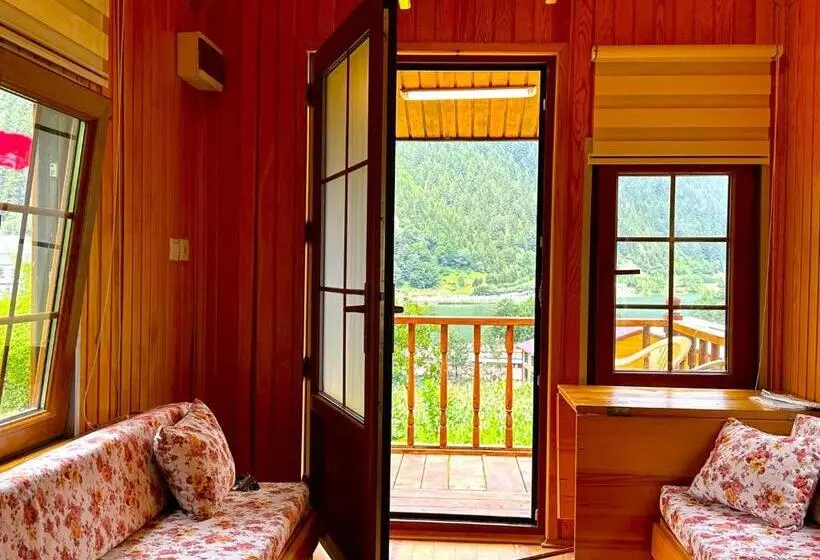 بانگلوی لوکس, Cerrahpasa Suite