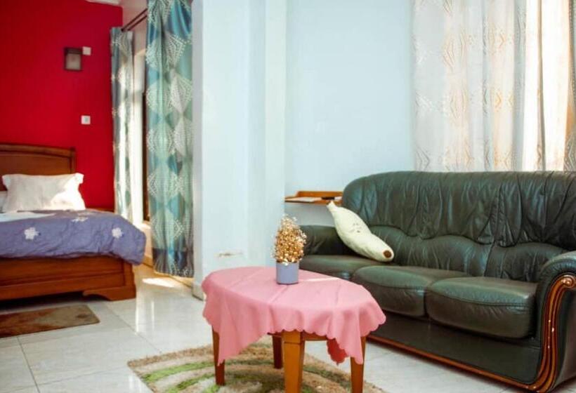 Suite avec Balcon, Alicia