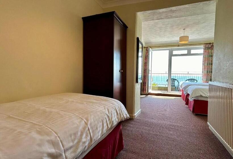Triple Room Sea View, Bay View   Seafront, Sandown   Free Car Ferry