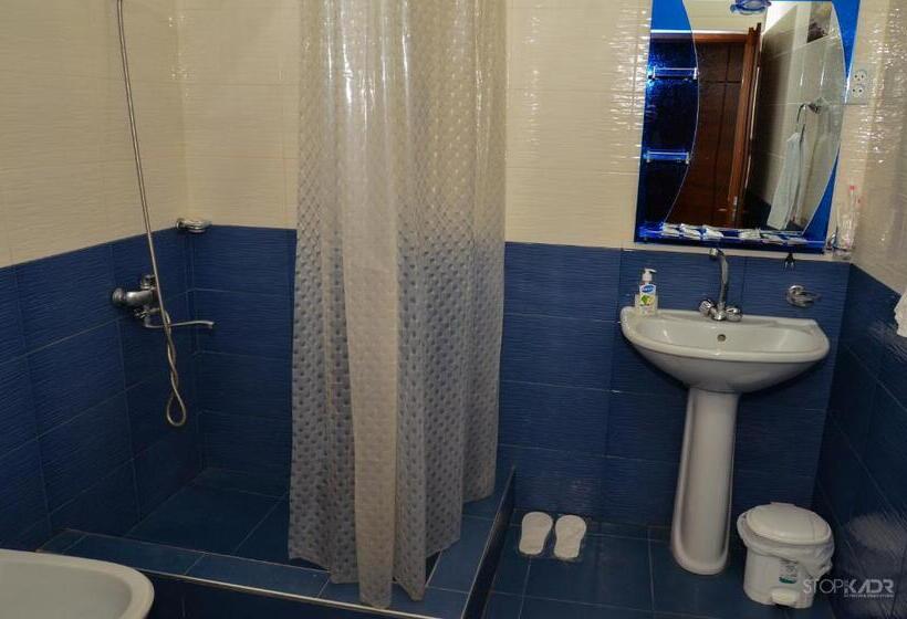 اتاق استاندارد سه نفره, Narek B&b