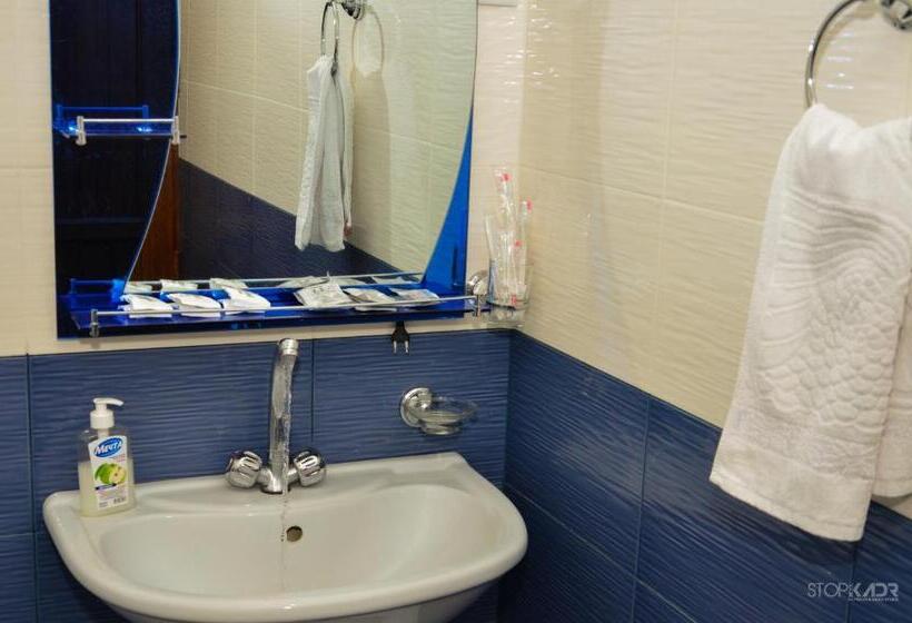 اتاق استاندارد سه نفره, Narek B&b