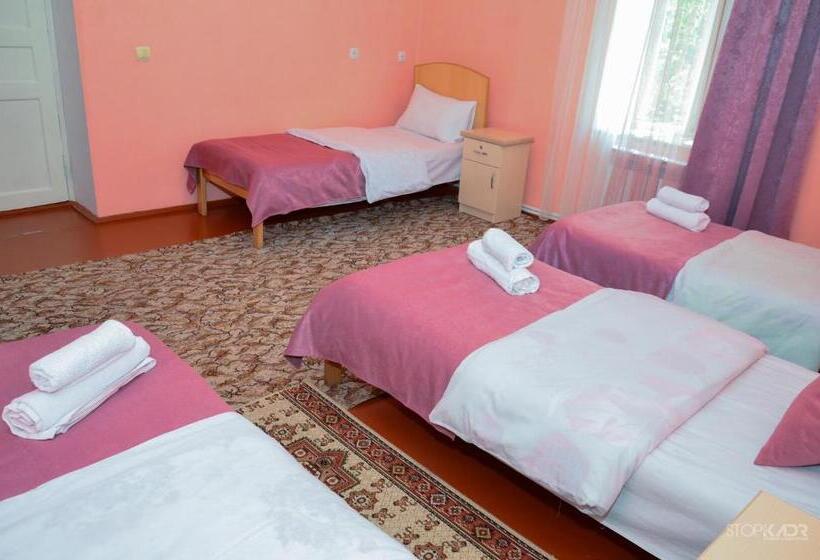 اتاق استاندارد سه نفره, Narek B&b