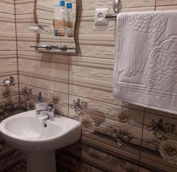 سوییت, Narek B&b