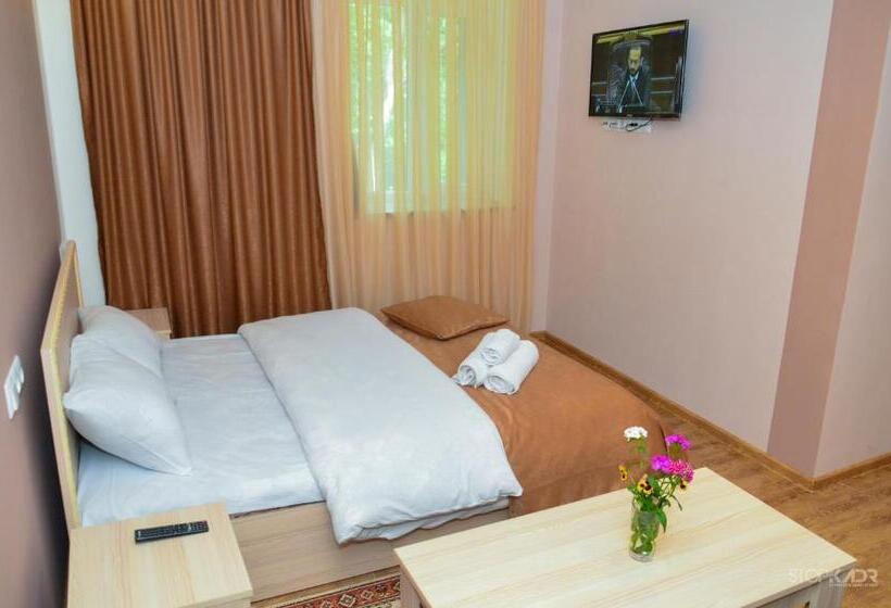 سوییت, Narek B&b