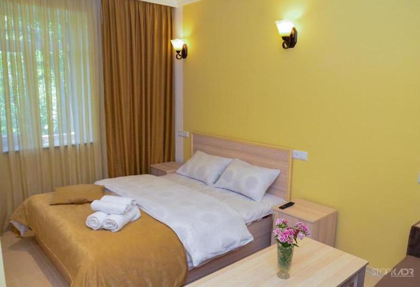 سوییت, Narek B&b