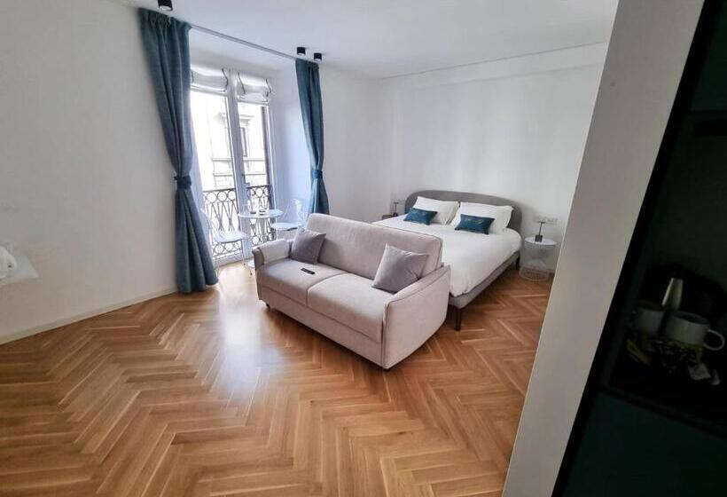 带大床的豪华间, B And G San Babila Luxury In The Heart Of Milano   Design District