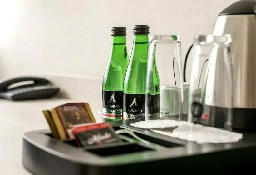 Deluxe Yhden Hengen Huone, Almarco