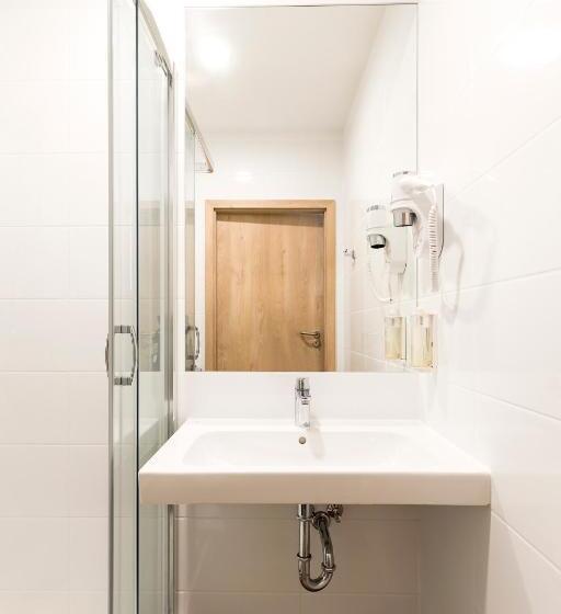 חדר דלוקס, Almarco