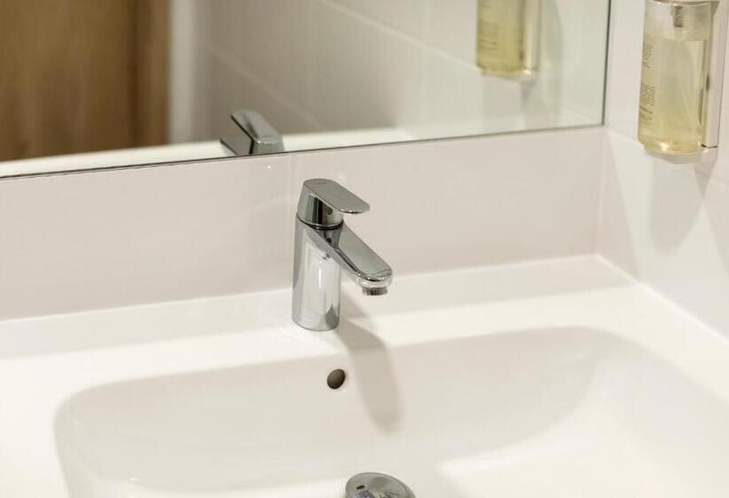 חדר דלוקס, Almarco