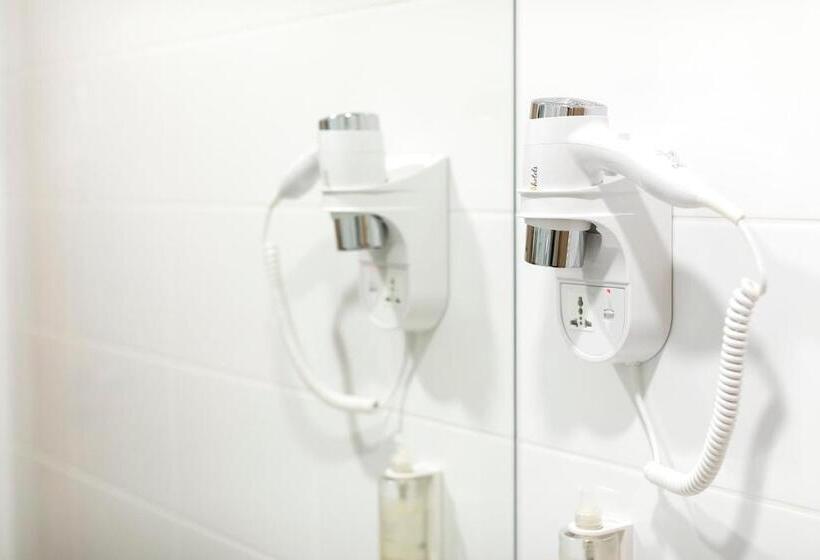 חדר דלוקס, Almarco