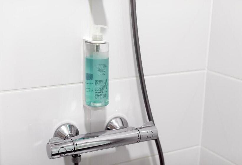 חדר דלוקס, Almarco