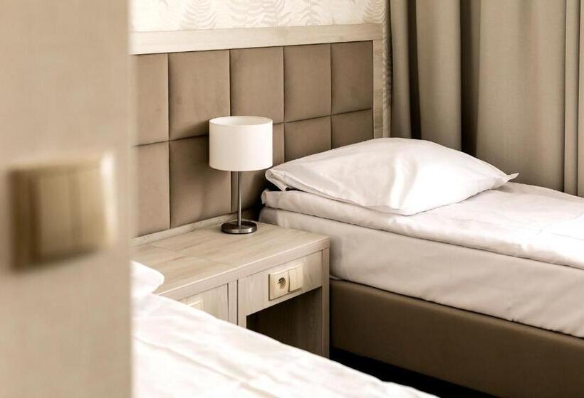 חדר דלוקס, Almarco