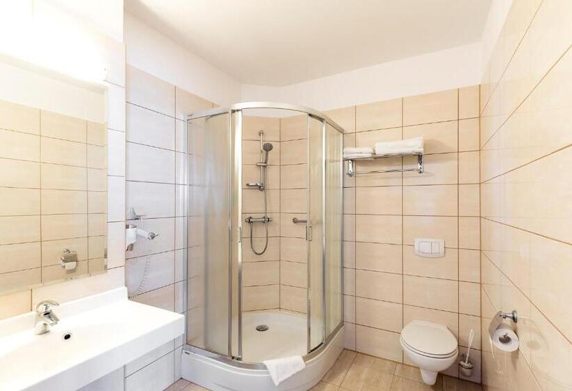 דירת חדר, Almarco