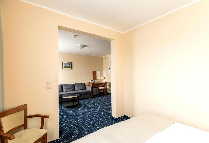 דירת חדר, Almarco