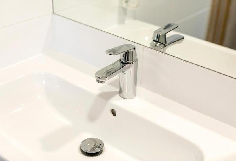 דירת חדר סופריור, Almarco