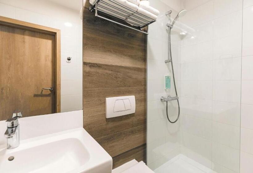 דירת חדר סופריור, Almarco