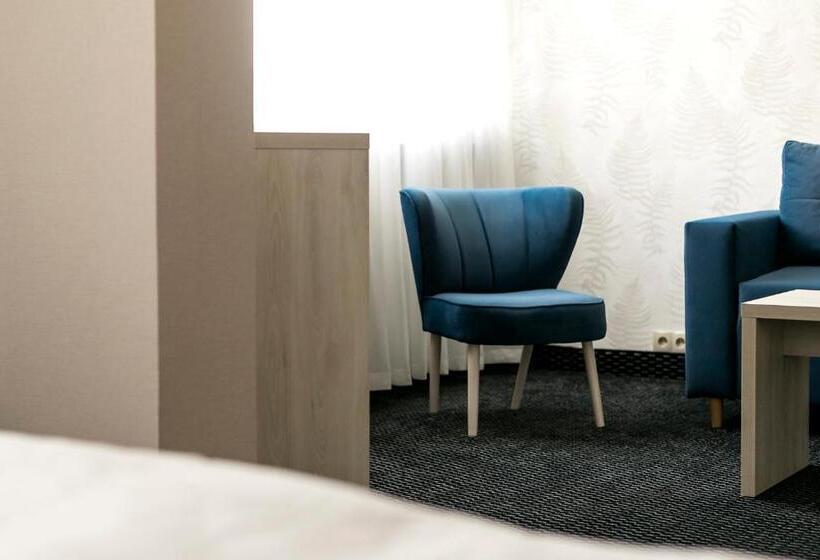 דירת חדר סופריור, Almarco