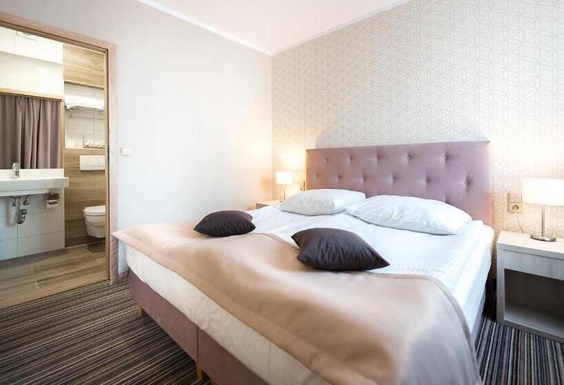 דירת חדר סופריור, Almarco