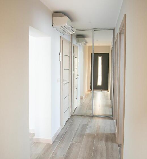 דירת חדר דלוקס, Almarco