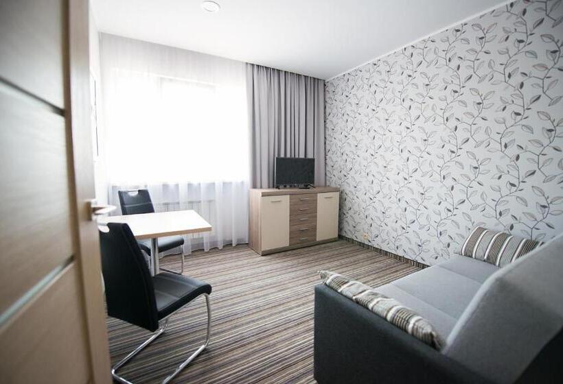 דירת חדר דלוקס, Almarco