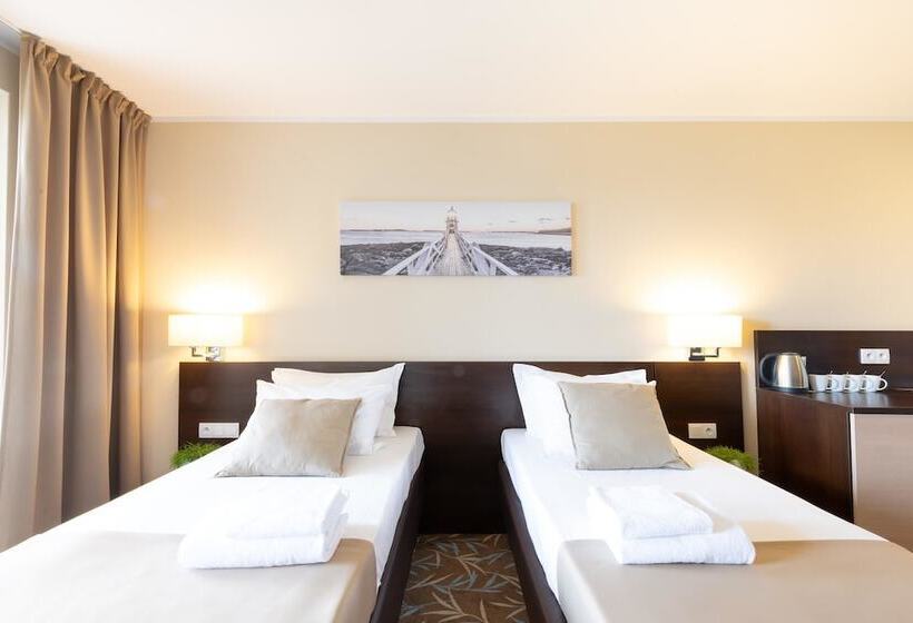 标准间, Blue Marine Mielno