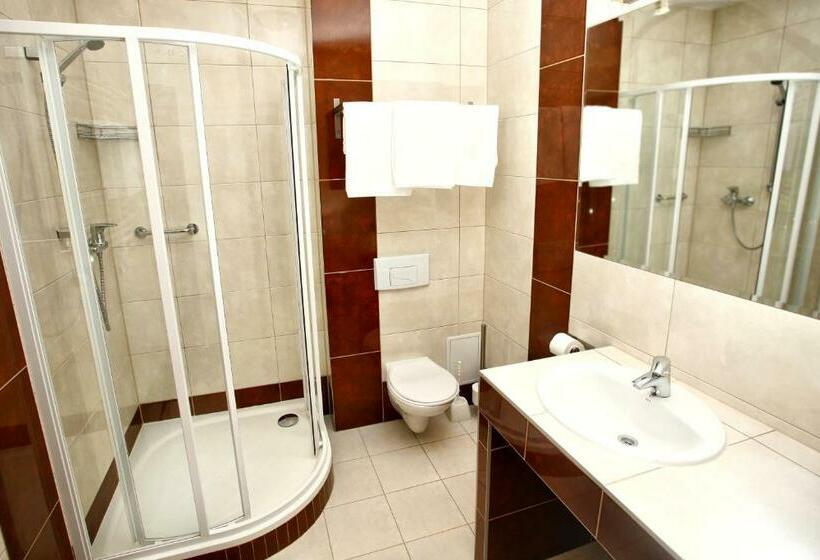 スタンダードトリプルルーム, Continental