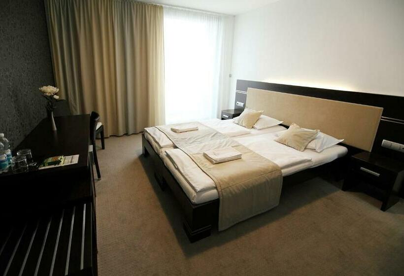 家庭套房, Dolphin