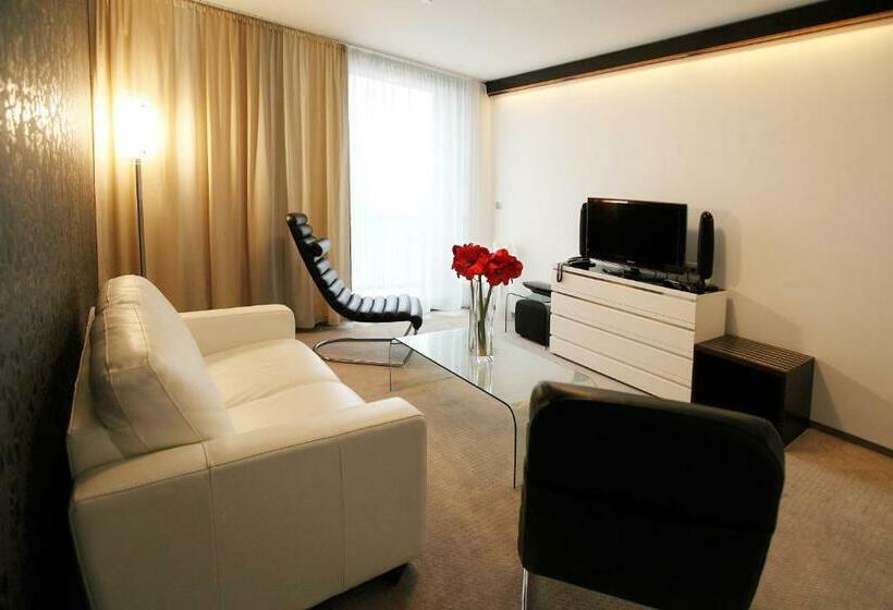 家庭套房, Dolphin