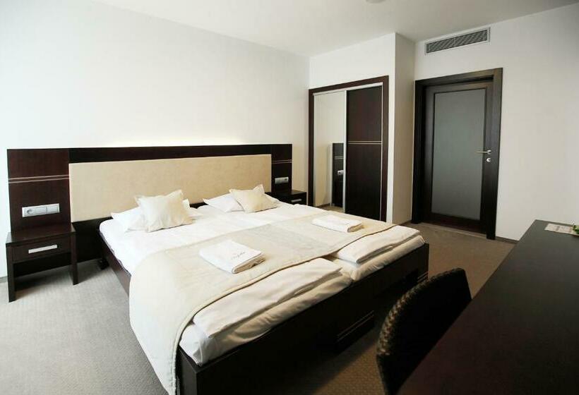 家庭套房, Dolphin