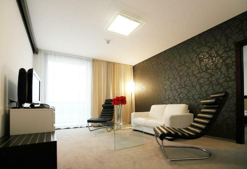 家庭套房, Dolphin