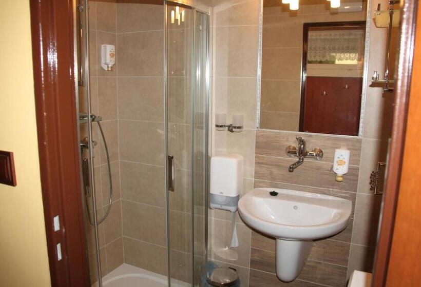 バンガローの２ベッドスタンダードルーム, Zielony & Ow Borowik & Pensjonat Manhattan   Centrum Rekreacji I Wypoczynku Gastrotur