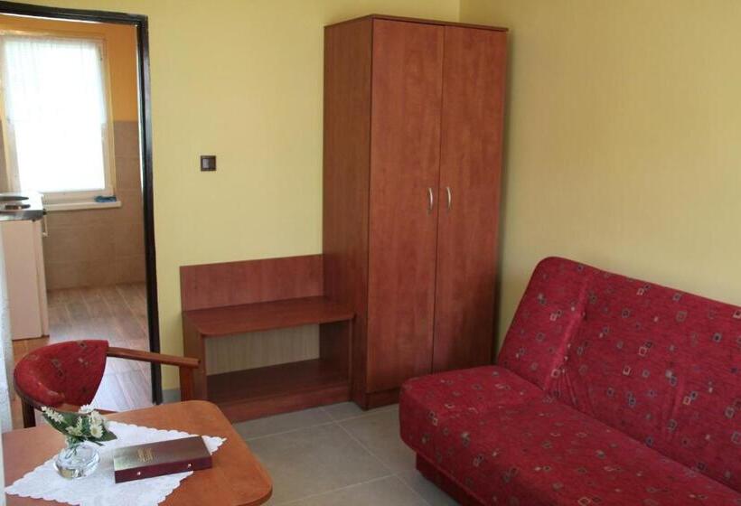 バンガローの２ベッドスタンダードルーム, Zielony & Ow Borowik & Pensjonat Manhattan   Centrum Rekreacji I Wypoczynku Gastrotur