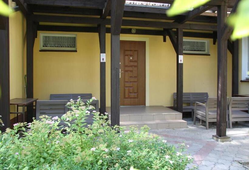 バンガローの２ベッドスタンダードルーム, Zielony & Ow Borowik & Pensjonat Manhattan   Centrum Rekreacji I Wypoczynku Gastrotur