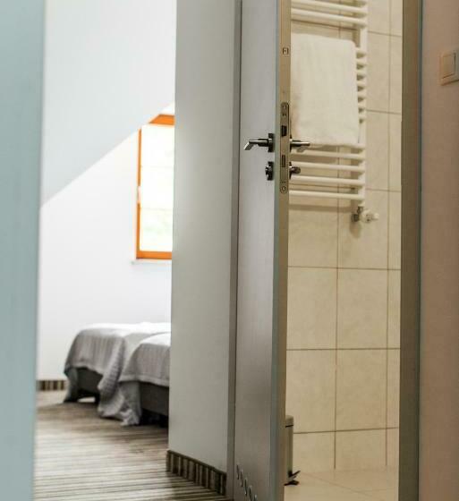 דירת חדר, Dwor Droblin