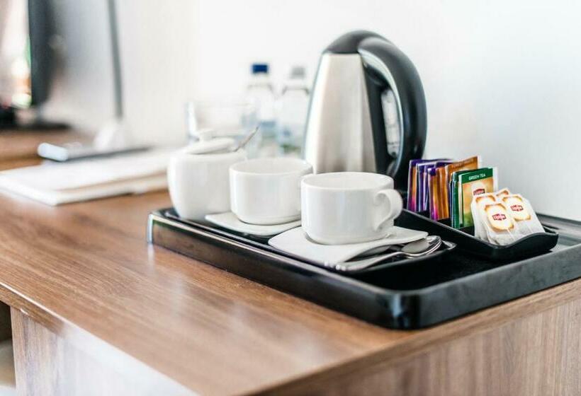 חדר משפחתי, Dwor Droblin