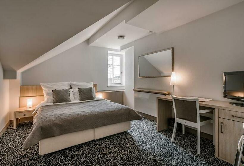 חדר סטנדרט, Dwor Droblin