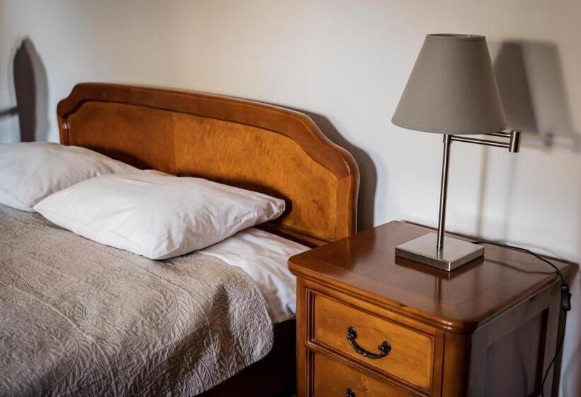 חדר משפחתי, Dwor Droblin