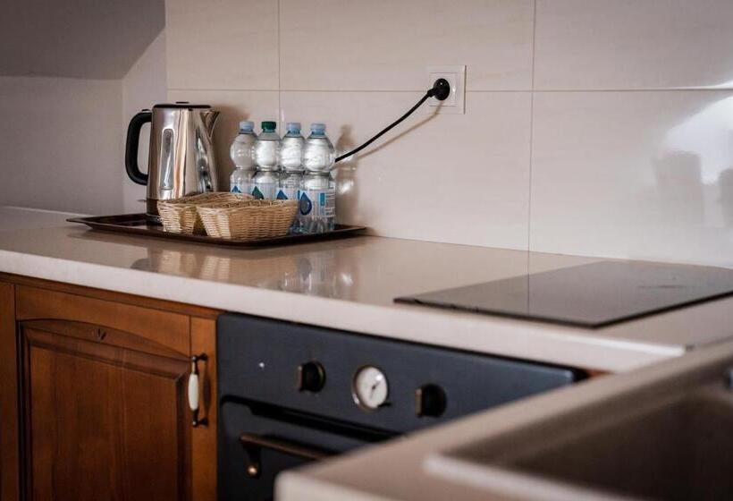 חדר משפחתי, Dwor Droblin