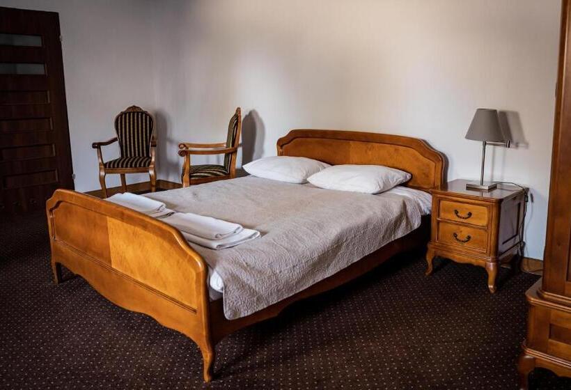 חדר משפחתי, Dwor Droblin