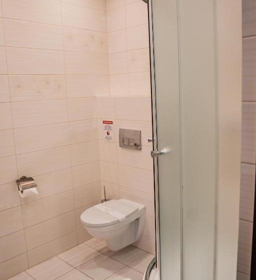 חדר משפחתי, Dwor Droblin