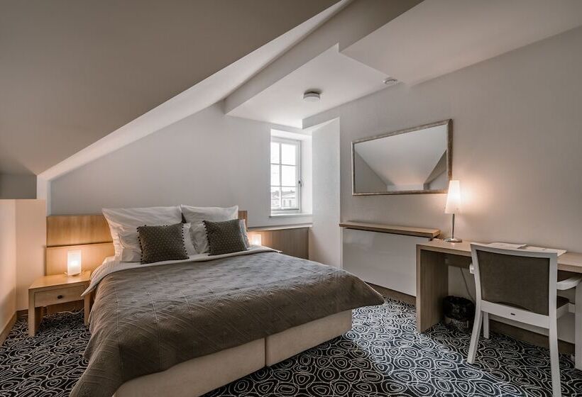 חדר סטנדרט, Dwor Droblin