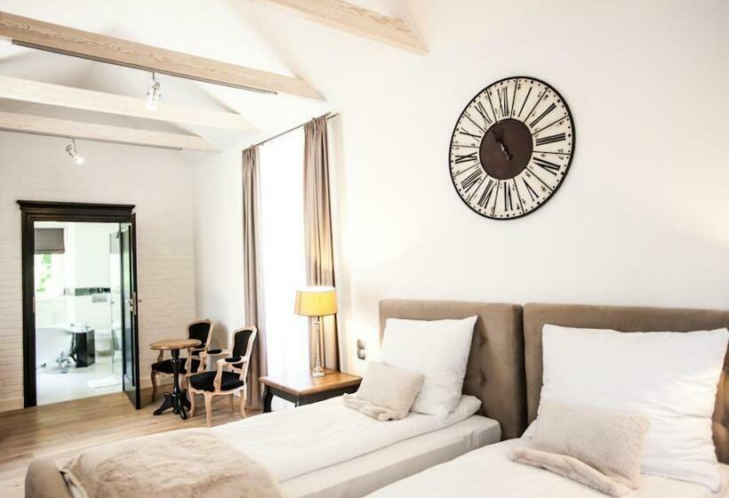 Номер Deluxe, Dwór Sanna