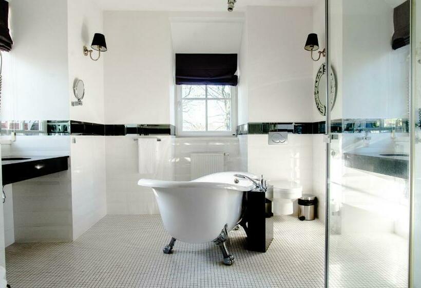 Номер Deluxe, Dwór Sanna