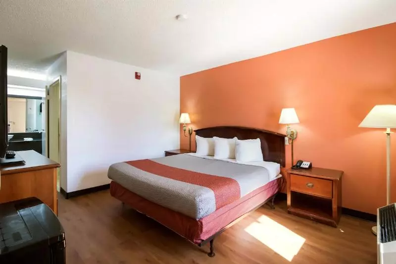 キングサイズベッドのスタンダードルーム, Econo Lodge
