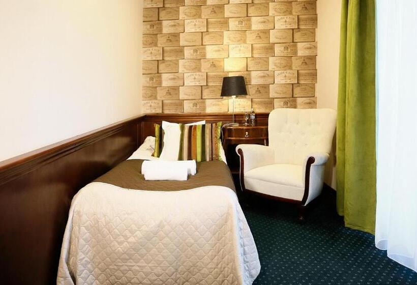 스탠다드 트리플 룸, Imperium